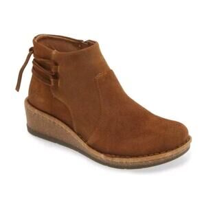 NWOT Born Viana Leather Wedge Brown Distressed Booties – 10M